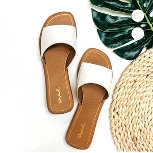 Qupid Always in the Lead White Crocodile Croc Slide On Sandals New